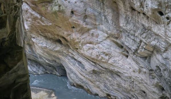 Hualien Hiking Swallow Grotto Trail